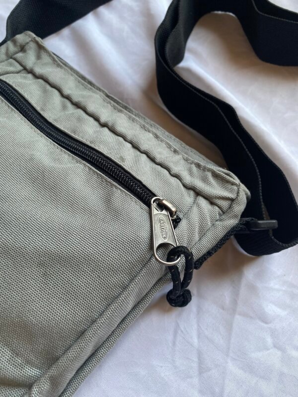 SACOCHE EASTPAK GRISE - Image 4