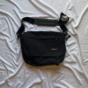 EASTPAK MESSENGER BAG