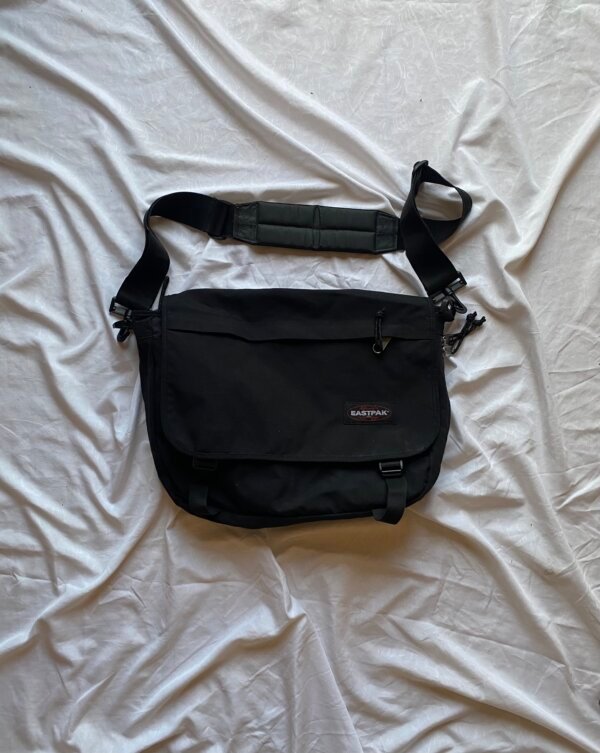 EASTPAK MESSENGER BAG