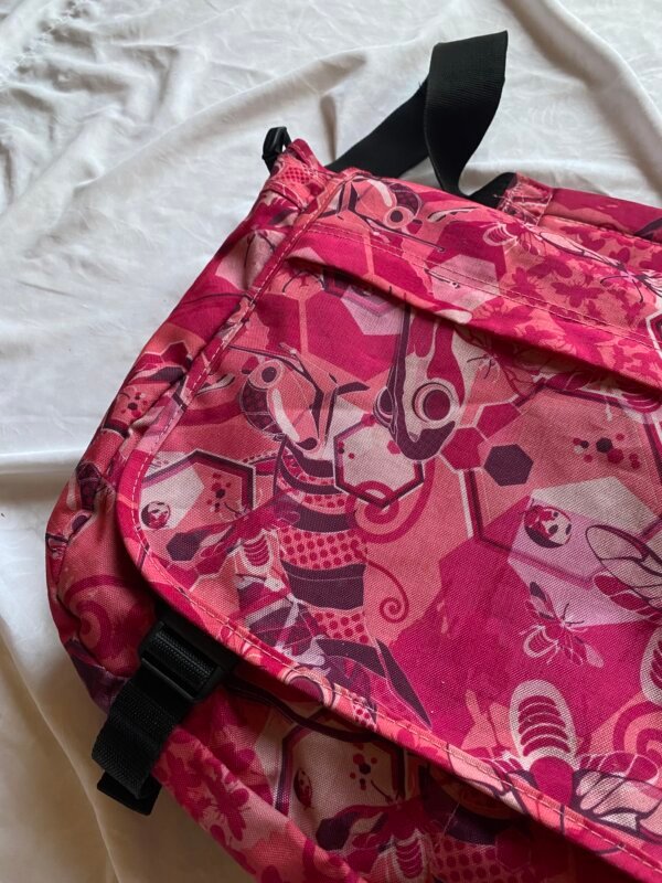 EASTPAK MESSENGER BAG PINK - Image 3