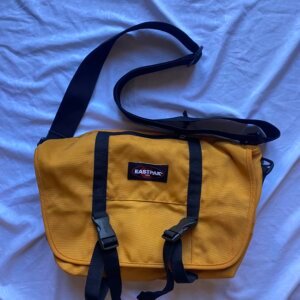 EASTPAK MESSENGER BAG
