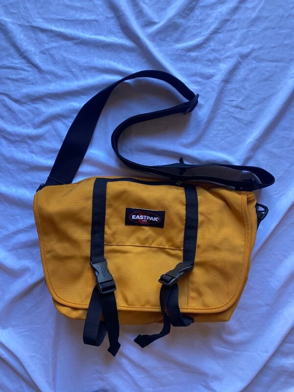 EASTPAK MESSENGER BAG